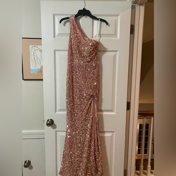 Wore once for prom and doesn’t have any flaws! Open to negotiating price! - Picture 4 of 4